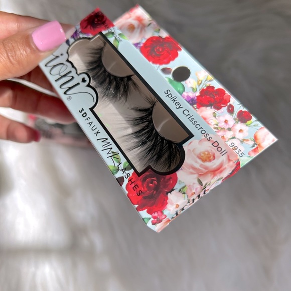 Spikey Criss Cross Mink Lashes - Picture 12 of 15